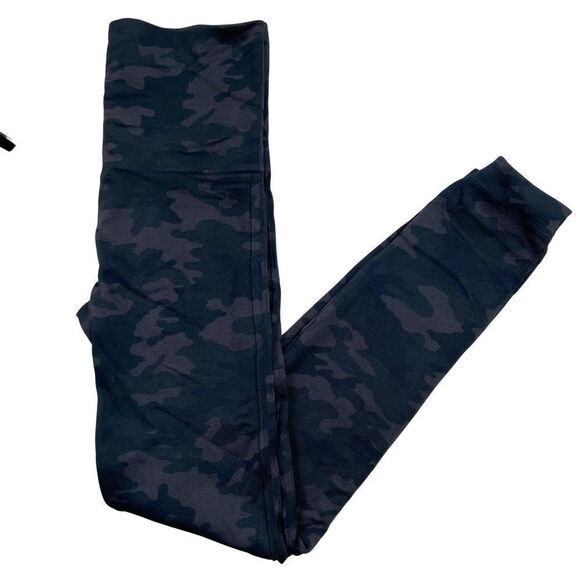 Spanx Look At Me Now Seamless Leggings in Black Camo Size Small - Picture 5 of 9